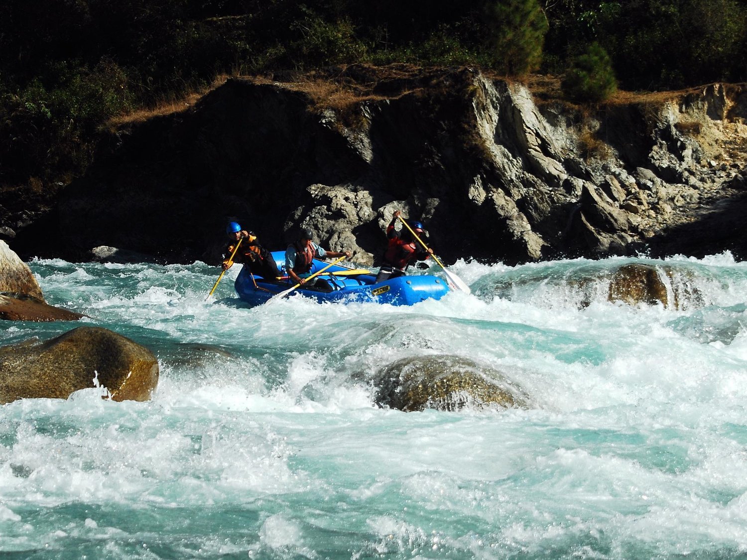 Top 10 River Rafting Destinations in India - Rishikesh, Kolad, Kullu Manali - KreedOn